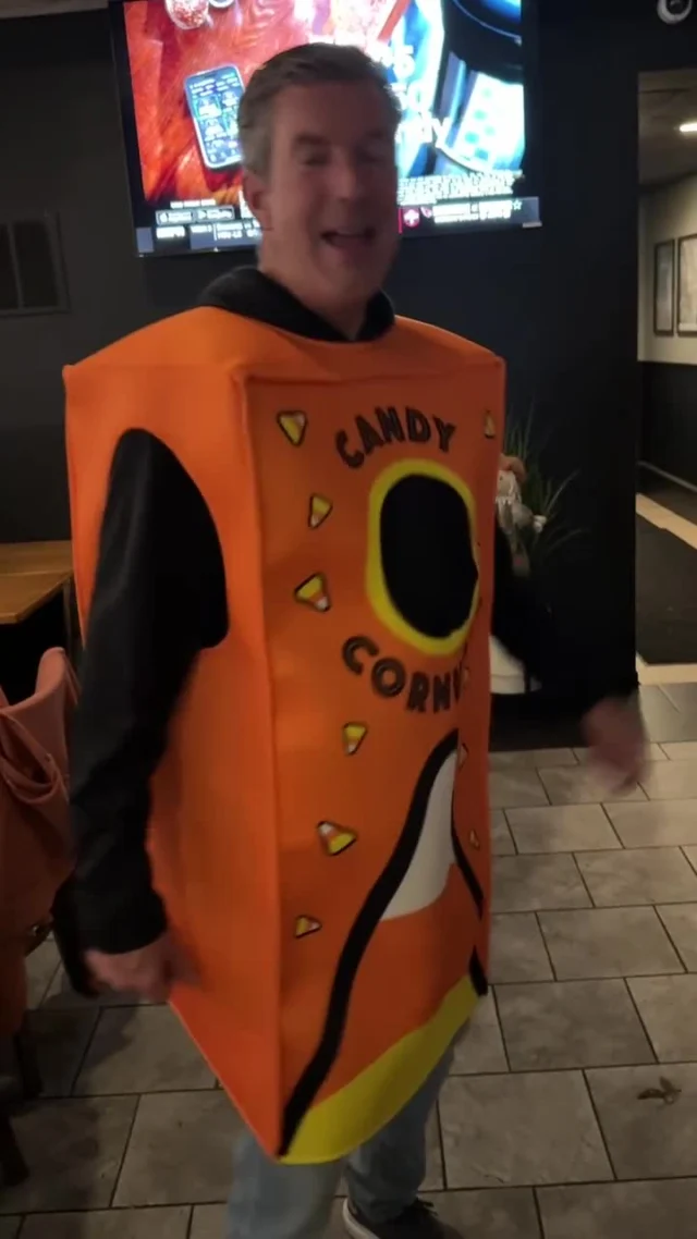 Costume Dance Party at The Fainting Goat starts NOW!👻 Get a piece of candy in the hole & WIN a PRIZE!🎉 Come by with your crew and hangout for a drink & lots of dancing!🕺