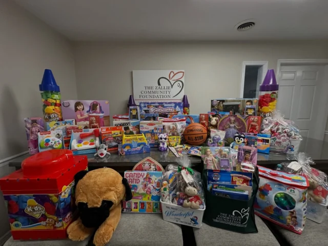 Kelly’s Kidz has teamed up with @zalliefamilymarkets and the @zallie_community_foundation to spread extra joy this season!❤️

🎄This is the LAST week to drop off toys for the children at @virtuahealth ! Dropping in a toy is quick, easy, and makes a huge impact for kids spending their holidays in the hospital!

🎁Thank you to everyone who has donated so far for helping us share comfort, joy, and smiles!

🛒Participating ShopRites:
•ShopRite of Center Square Plaza-
Woolwich Township 
•ShopRite of Medford 
•ShopRite of Berlin
•ShopRite of Chews Landing
•ShopRite of Laurel Hill
•ShopRite of Sicklerville 
•ShopRite of West Depford
•ShopRite of Glassboro
•ShopRite of Lawnside 
•ShopRite of West Berlin
•ShopRite of Williamstown
