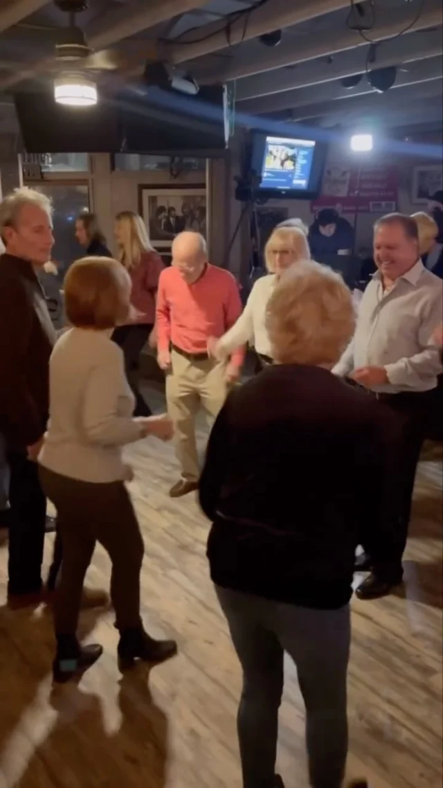 Grab your Ugly Christmas Sweaters & meet me at the @oarhousepubsic !🎄 THIS Wednesday, we’re celebrating Christmas with some holiday hits!🎶

🎁Prizes for the BEST Ugly Christmas Sweater
🎙️We’ll be LIVE on @kool.983 & Mixcloud from 5-8pm. Stay tuned for the link!

🧸Bring a new toy to benefit the kids at @stchrishospital & @shoremedicalcenter