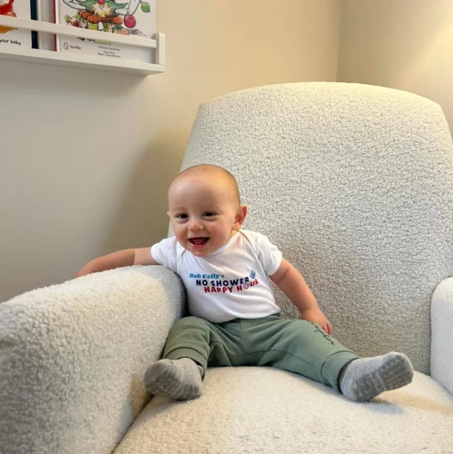 All this snow has me wishing we were at the @seaportpier for a No Shower Happy Hour!!❄️ 

Baby Asher & I are counting down the days!! 16 more Fridays until the 1st No Shower Happy Hour of the season‼️