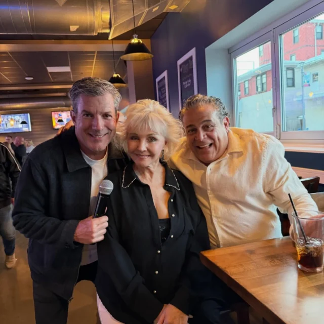 What a crowd last night‼️

Thanks to everyone who joined me last night for Hump Day Happy Hour at the @fairviewsocial!! We had the dancers moving all night long! We even celebrated a few birthdays - Paula, Marion, and both Joanne’s! And the best part, we’re doing it all AGIAN next Wednesday!!

Catch ya at the Fairview Social EVERY Wednesday from 5-8PM!🫵🏻