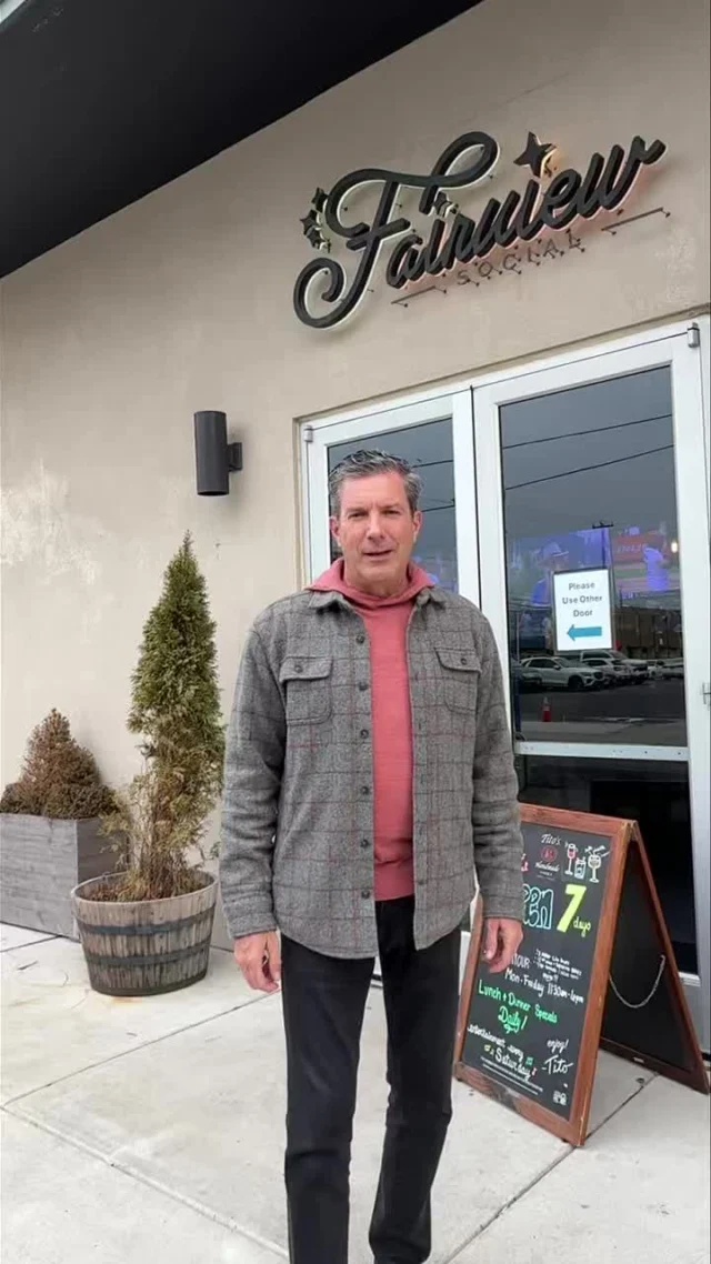 Tick Tock…5 o’clock it’s time for the Hump Day Happy Hour LIVE from The Fairview on Pacific Ave in Wikdwood.  Join us in person….on Kool 98.3 or on Mixcloud ➡️ http://www.mixcloud.com/live/bobkellylive