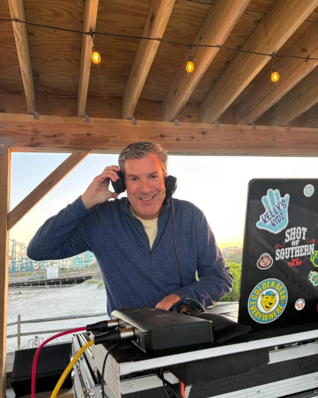 No Shower Happy Hour starts NOW!🚫🚿

Head on over to the Seaport Pier with the whole family! We’re here from 5-8pm with DJ Gibby!🎶 Plenty of room on the dance floor, great food, and ice cold drinks to kick off the weekend! 

Tune in LIVE on Kool 98.3 if you’re on your way down the shore!🎙️

🚂 Please bring a new toy or pair of pajamas to benefit the kids at Shore Medical Center!